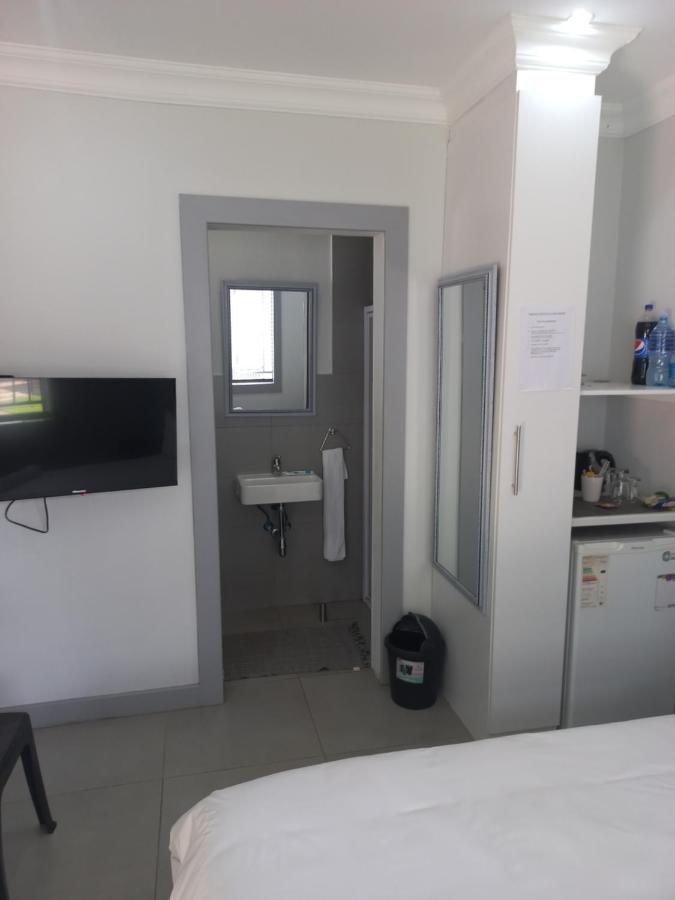 Triple9 Hatfield Guesthouse Pretoria-Noord Eksteriør billede
