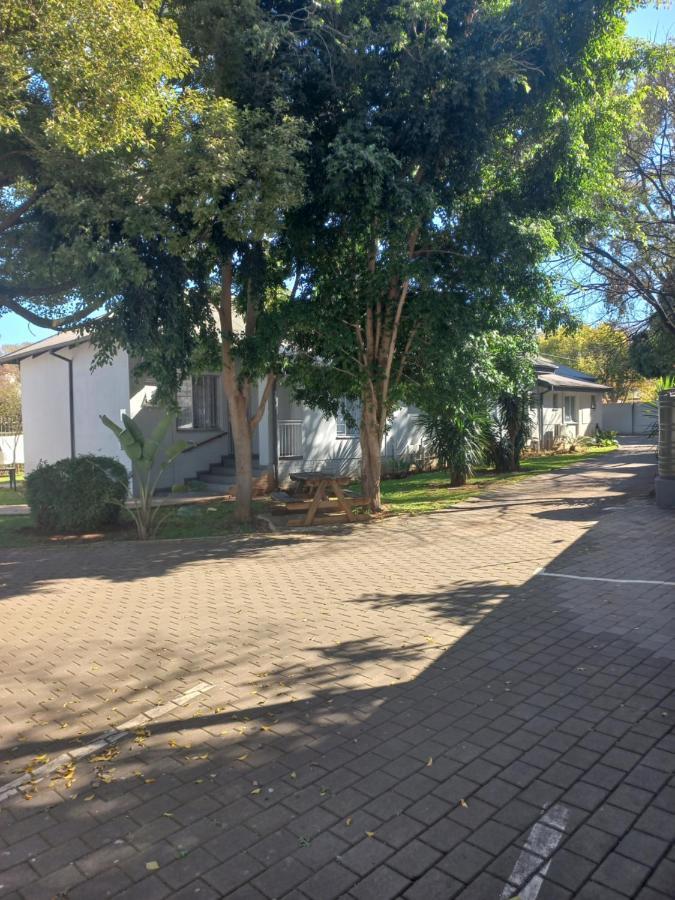 Triple9 Hatfield Guesthouse Pretoria-Noord Eksteriør billede