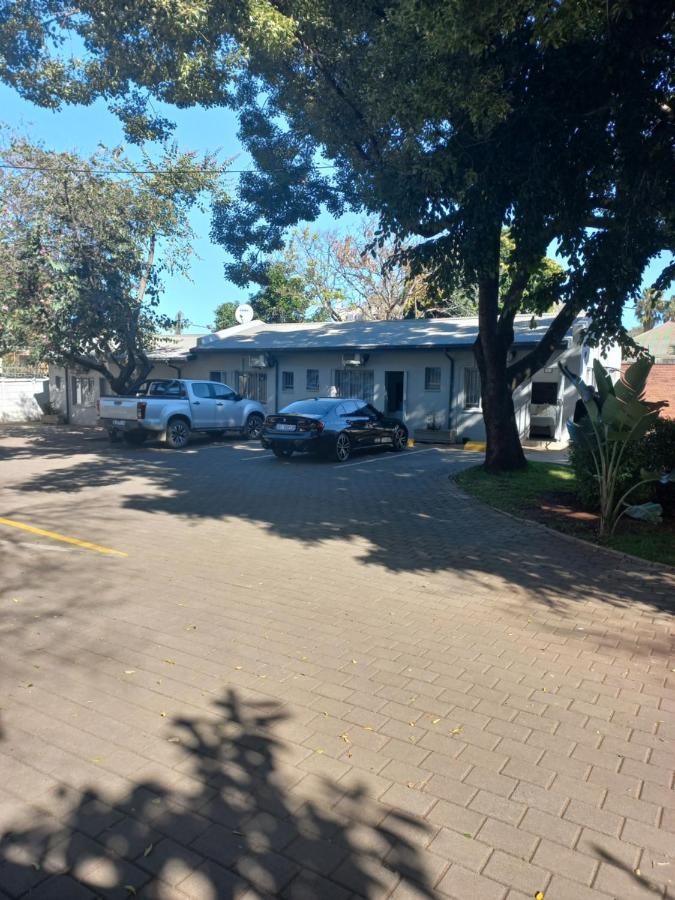 Triple9 Hatfield Guesthouse Pretoria-Noord Eksteriør billede