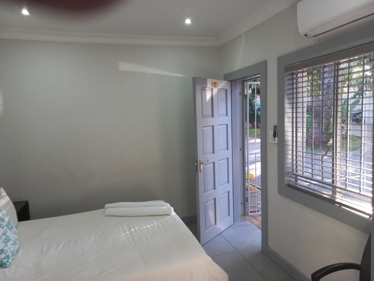 Triple9 Hatfield Guesthouse Pretoria-Noord Eksteriør billede