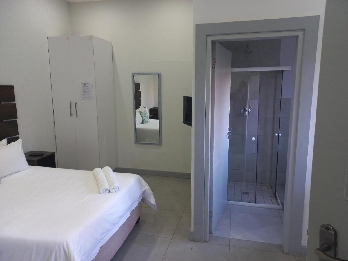 Triple9 Hatfield Guesthouse Pretoria-Noord Eksteriør billede