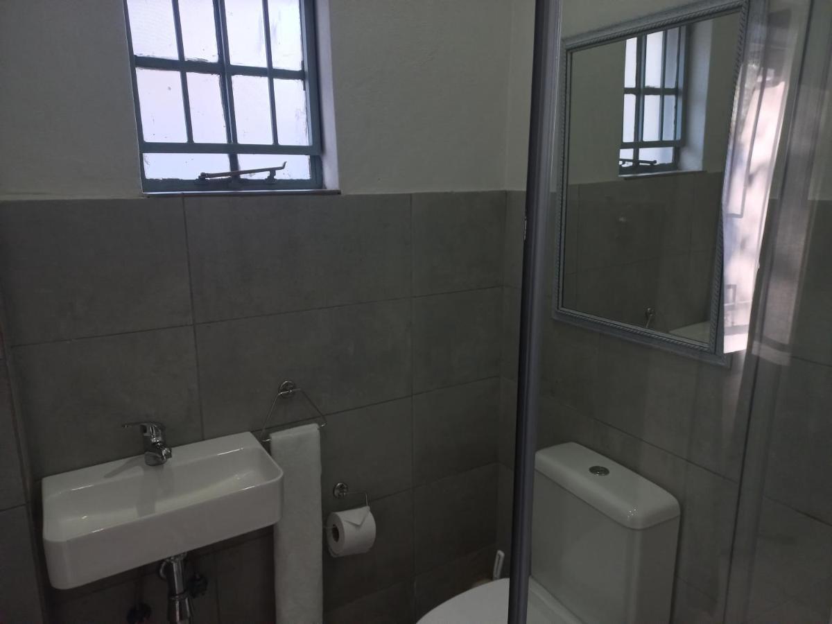 Triple9 Hatfield Guesthouse Pretoria-Noord Eksteriør billede