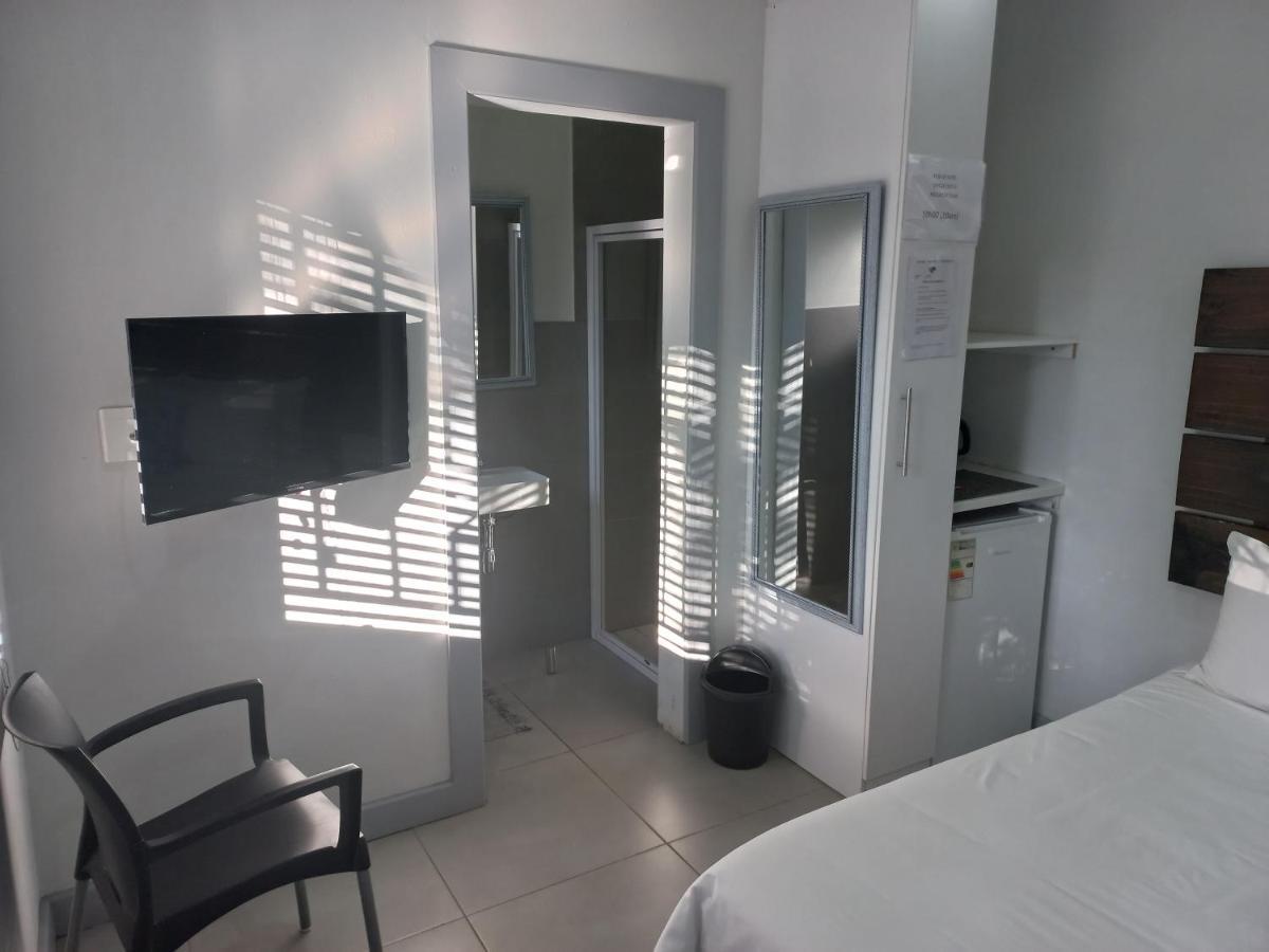 Triple9 Hatfield Guesthouse Pretoria-Noord Eksteriør billede